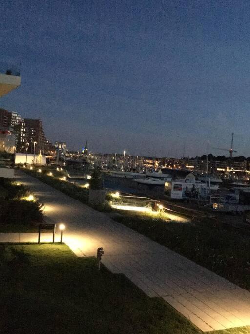 Bo Med Stil Og Udsigt Til Aarhus Lystbadehavn Apartment Exterior foto